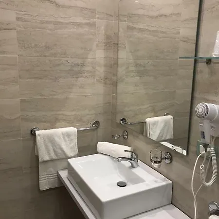 Ig-tysandros Otel Giardini Naxos